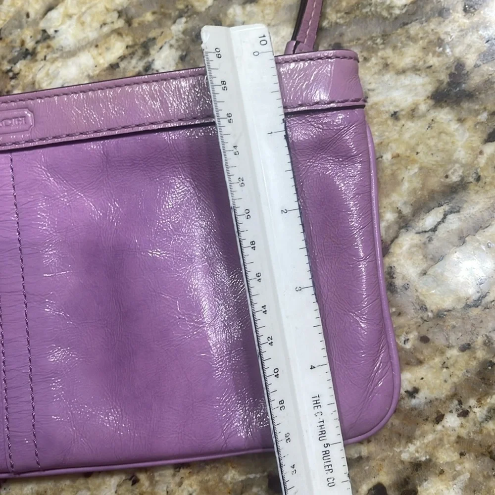 Authentic COACH patent leather clutch - Lilac - Picture 7 of 7